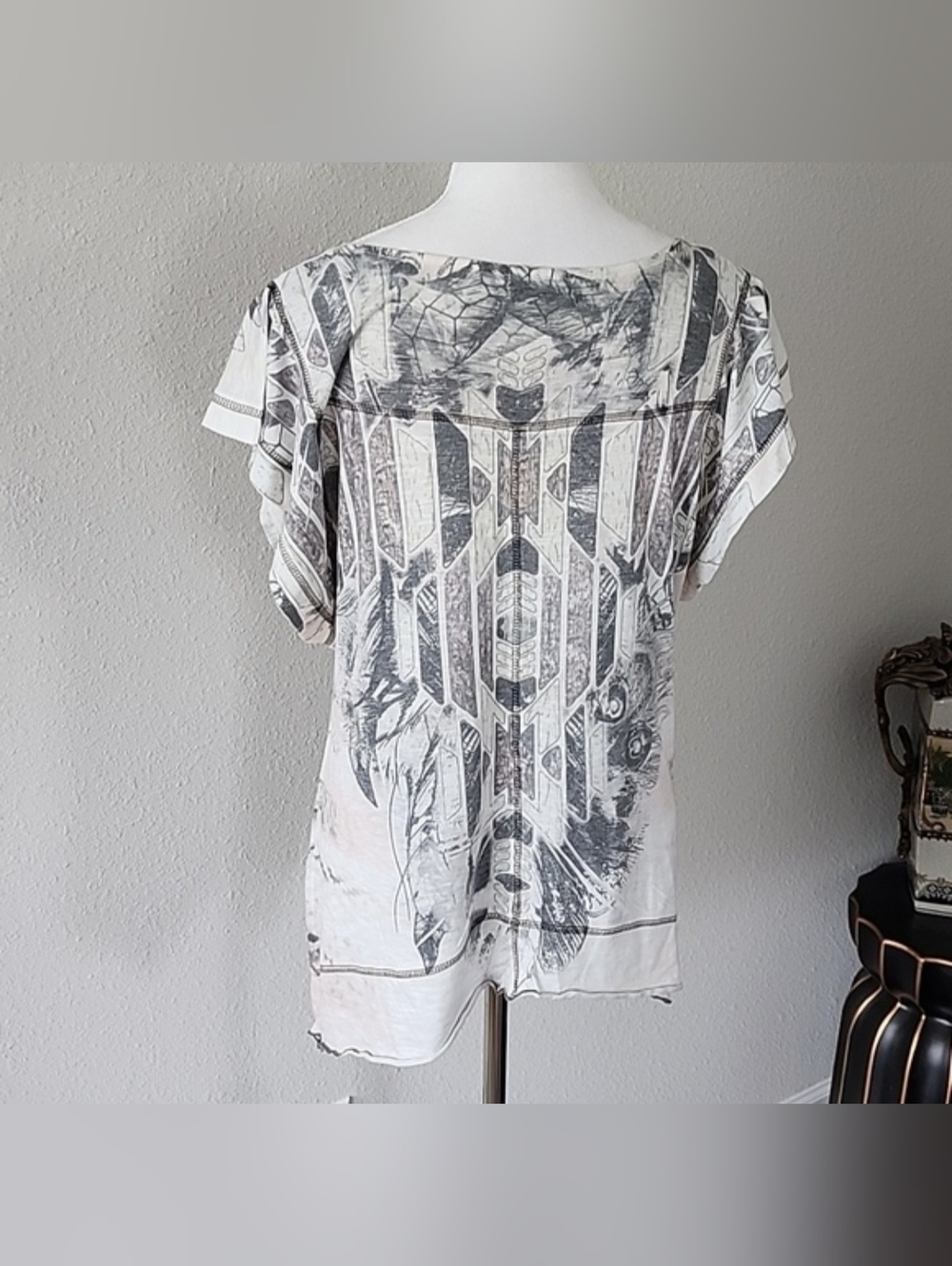ONE WORLD Asymmetrical Gray and White Blouse - Picture 5 of 14